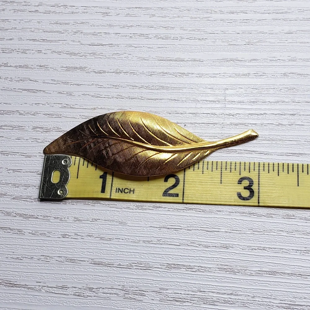 Gold Tone Textured Leaf Brooch Pin Vintage Jewelry